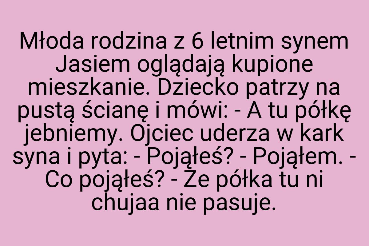 Młoda rodzina z 6 letnim synem Jasiem oglądają kupione