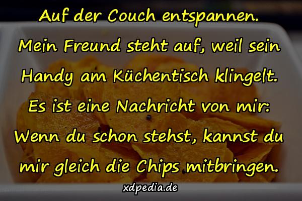 Auf der Couch entspannen. Mein Freund steht auf, weil sein