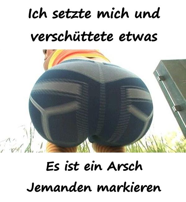 Ich setzte mich und verschüttete etwas. Es ist ein Arsch