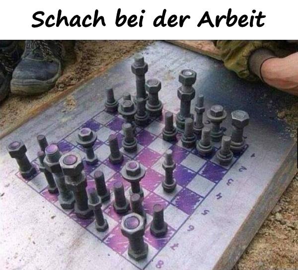 Schach bei der Arbeit