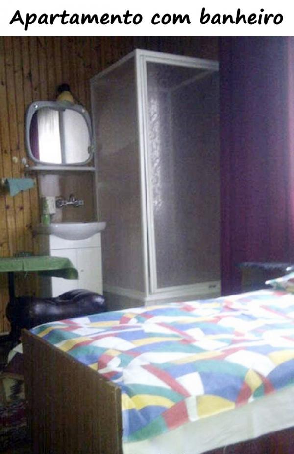 Apartamento com banheiro