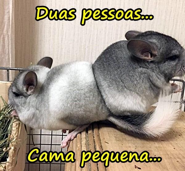 Duas pessoas. Cama pequena