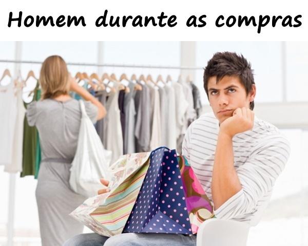 Homem durante as compras