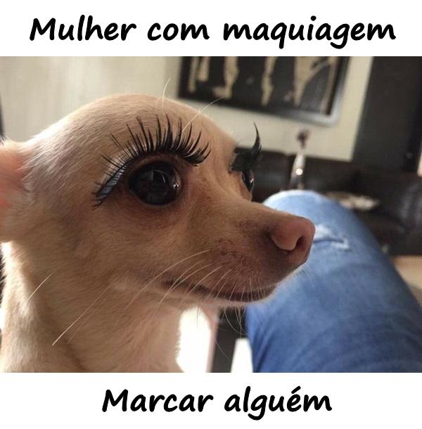 Mulher com maquiagem. Marcar alguém