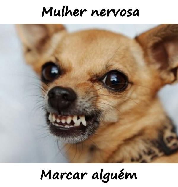 Mulher nervosa. Marcar alguém