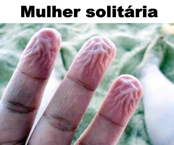 Mulher solitária