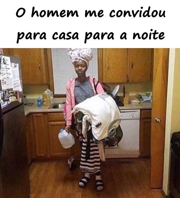 O homem me convidou para casa para a noite