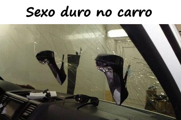 Sexo duro no carro