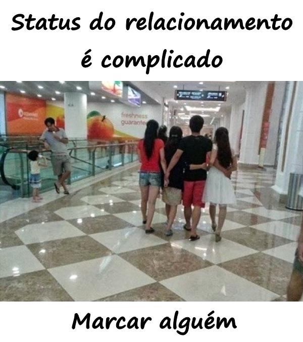 Status do relacionamento é complicado. Marcar alguém