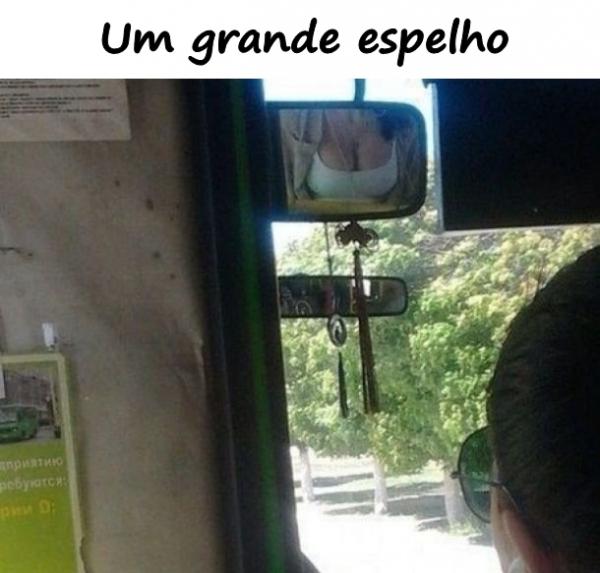 Um grande espelho