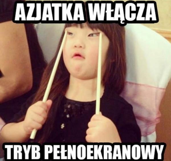 Azjatka włącza tryb pełnoekranowy