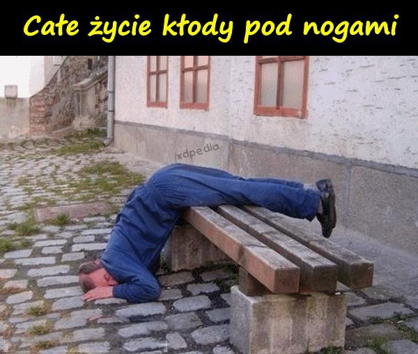 Całe życie kłody pod nogami