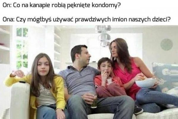 Co na kanapie robią pęknięte kondomy