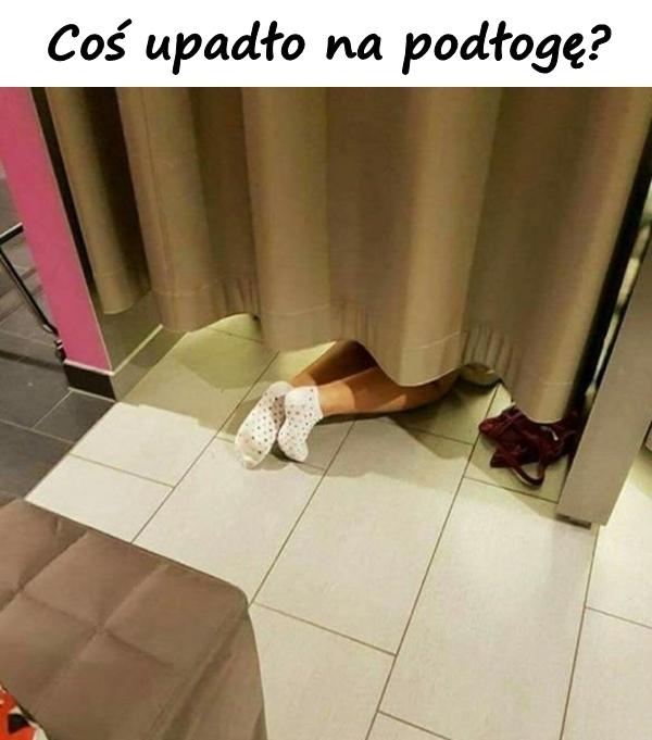 Coś upadło na podłogę