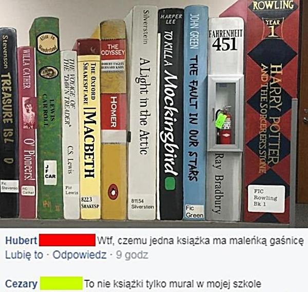 - Czemu jedna książka ma maleńką gaśnicę? - To nie książki