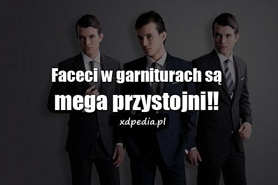 Faceci w garniturach są mega przystojni