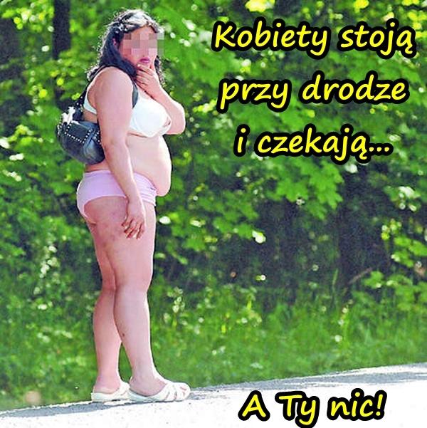 Kobiety stoją przy drodze i czekają... A Ty nic