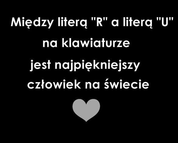 Między literą R a literą U na klawiaturze jest