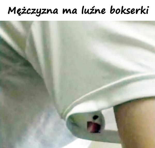 Mężczyzna ma luźne bokserki