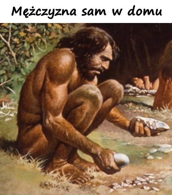 Mężczyzna sam w domu