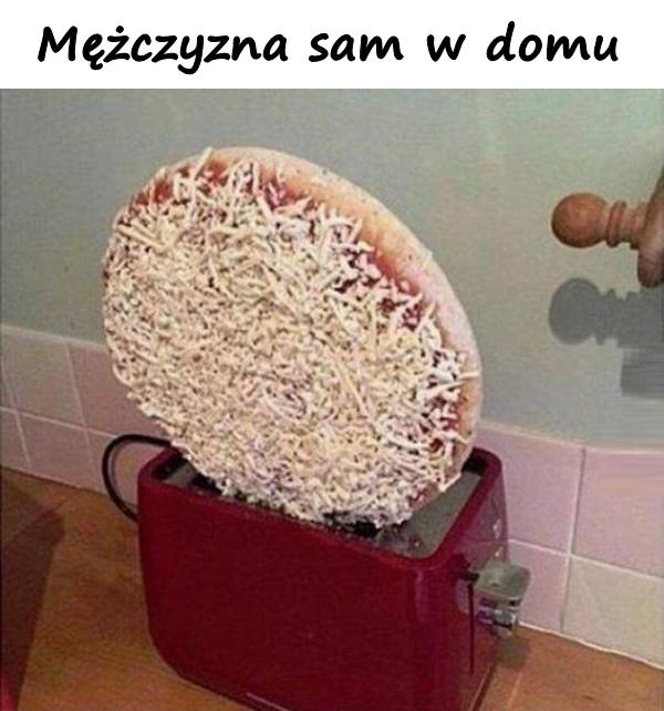 Mężczyzna sam w domu