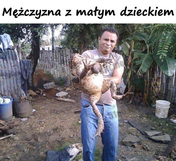 Mężczyzna z małym dzieckiem