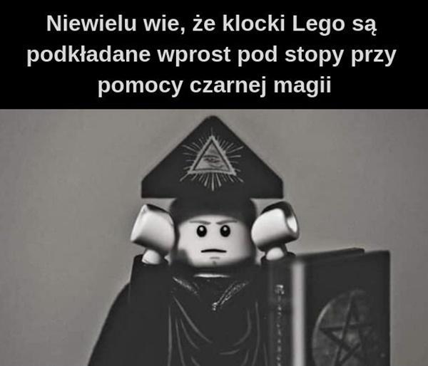 Niewielu wie, że klocki Lego są podkładane wprost pod stopy