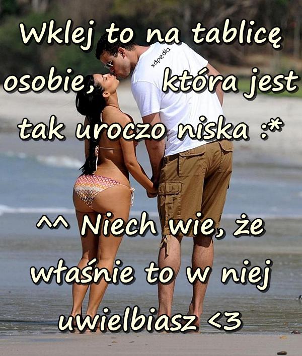 Wklej to na tablicę osobie, która jest tak uroczo niska