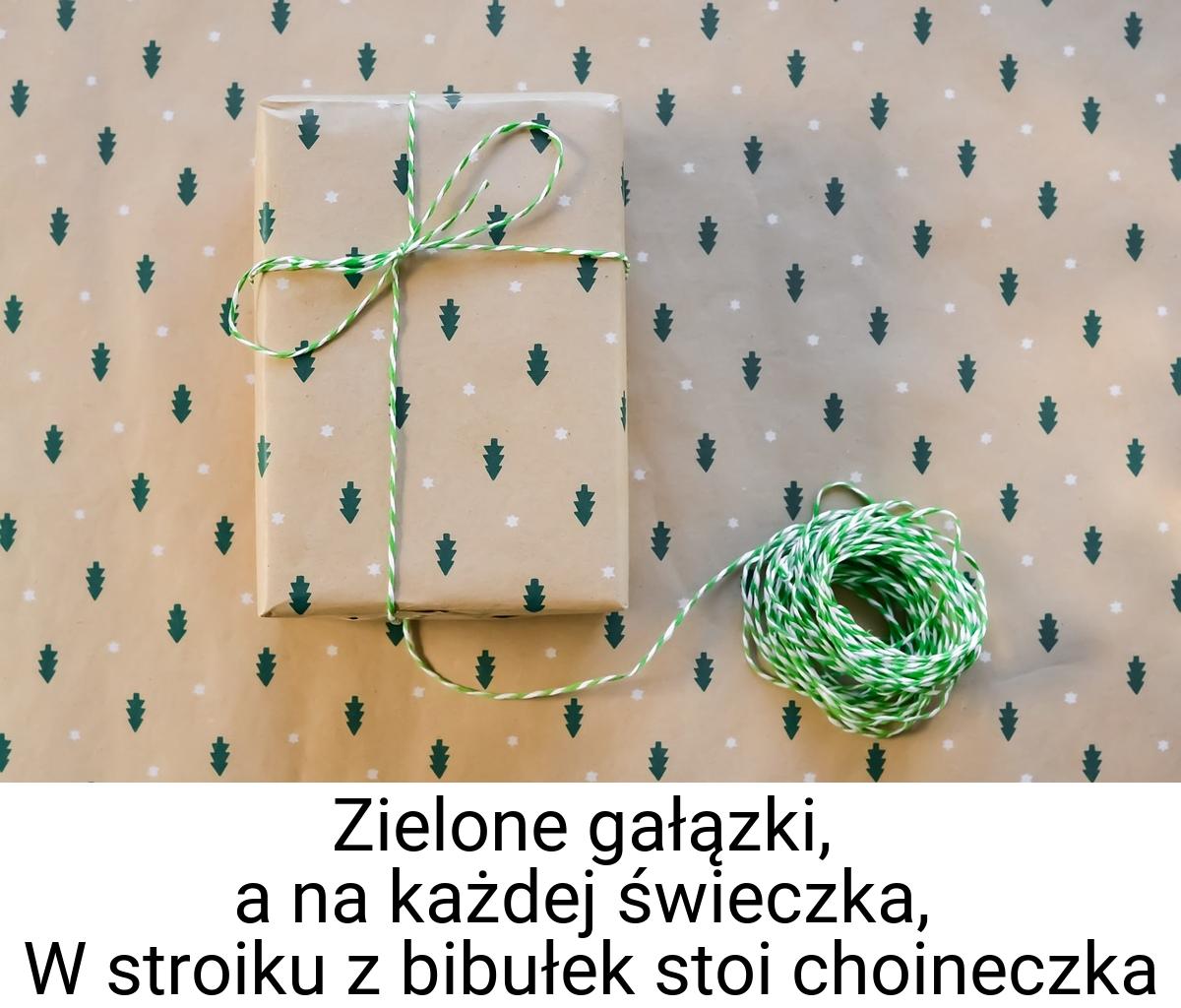 Zielone gałązki, a na każdej świeczka, W stroiku z bibułek