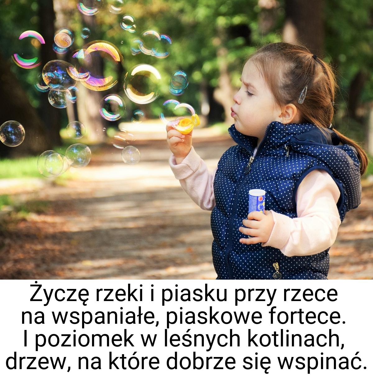 Życzę rzeki i piasku przy rzece na wspaniałe, piaskowe