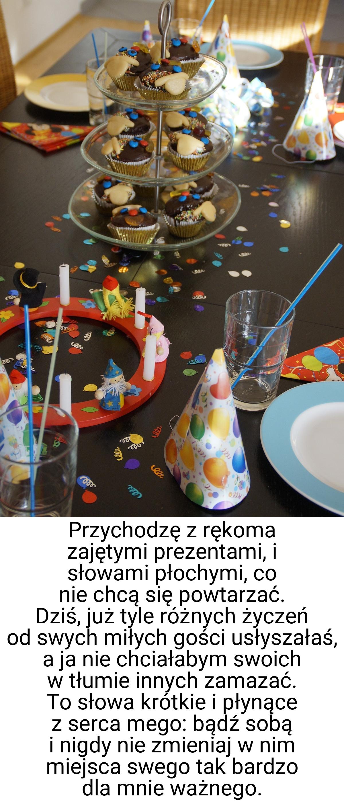 Przychodzę z rękoma zajętymi prezentami, i słowami