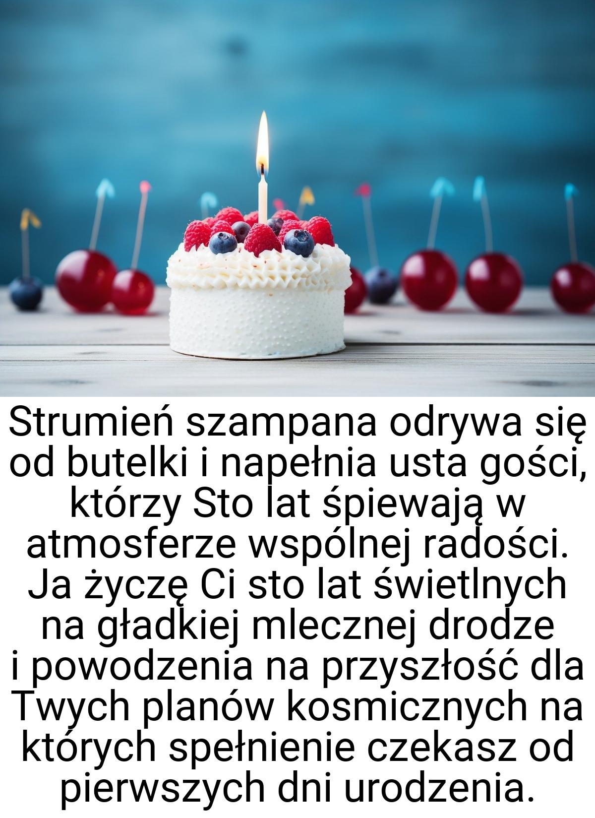 Strumień szampana odrywa się od butelki i napełnia usta