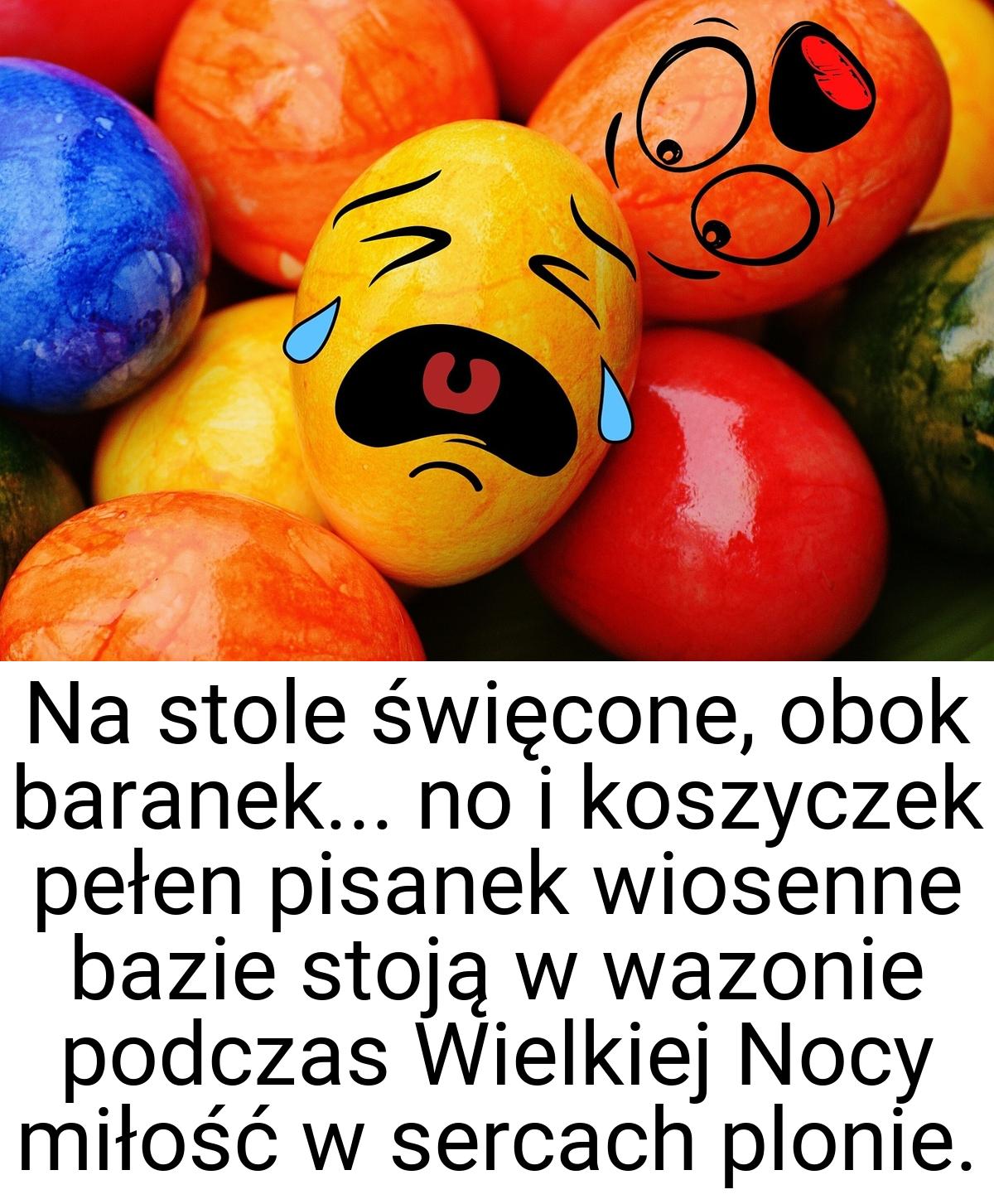 Na stole święcone, obok baranek... no i koszyczek pełen